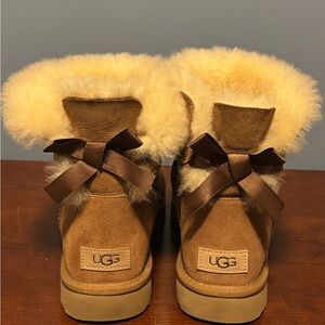 UGG Chestnut Boots with Fluffy Lining and Brown Ribbon